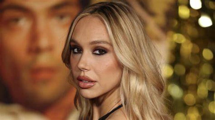 Alexis Ren