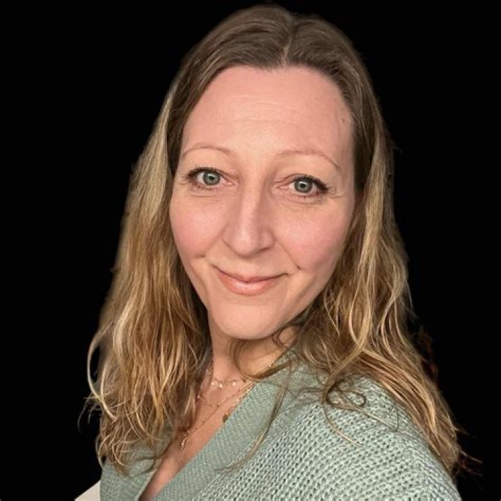Bernadett Hat&aacute;r