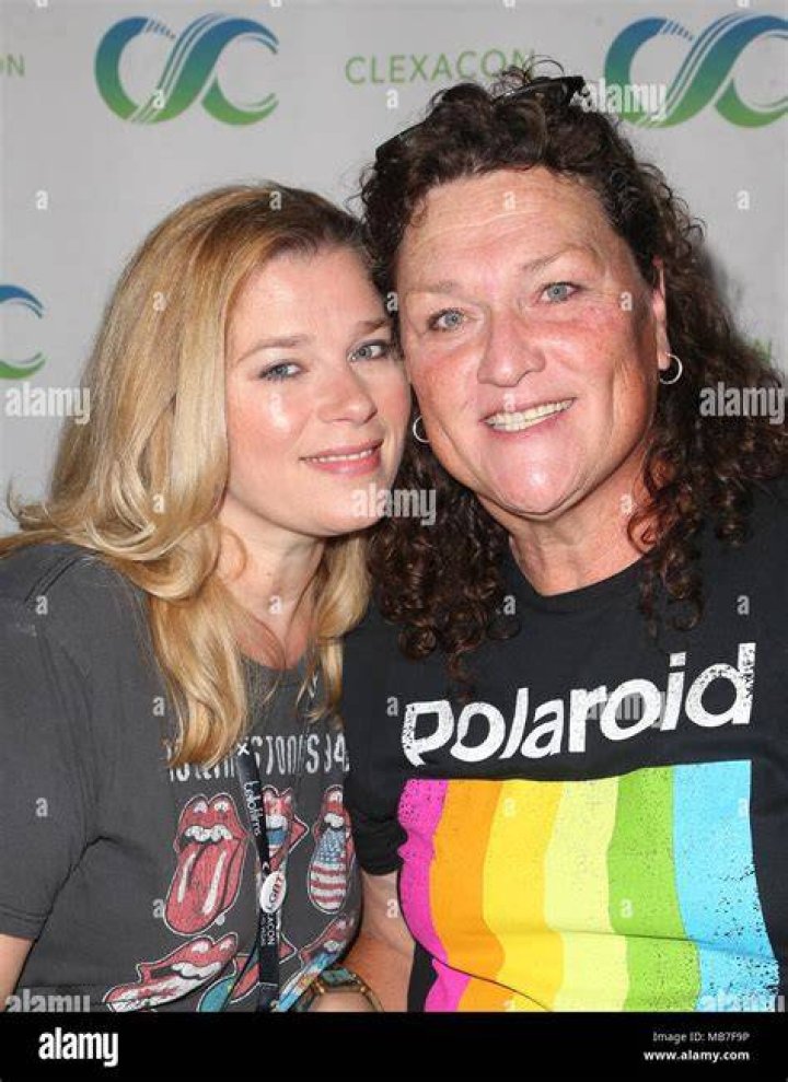 Bridgett Casteen, Dot Jones's Girlfriend