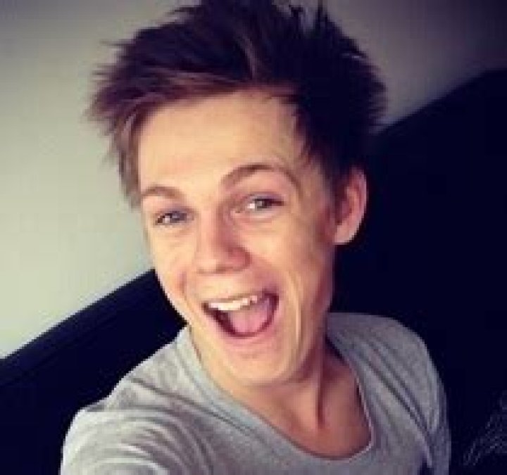 Caspar Lee Wiki, Age, Height, Net Worth, Girlfriend, Is He Gay?