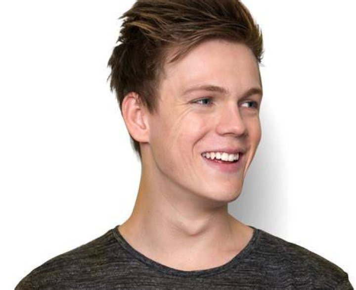 Caspar Lee Wiki, Age, Height, Net Worth, Girlfriend, Is He Gay?