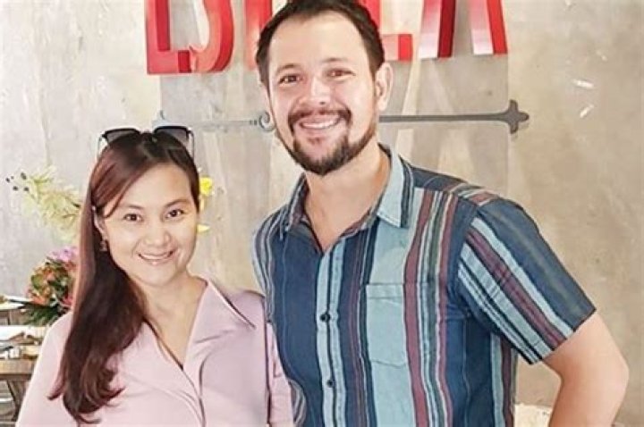 Christopher Roxas, Gladys Reyes's Husband
