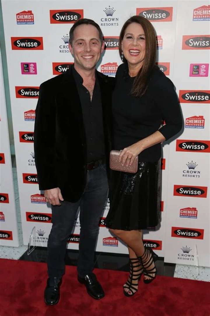 Dan Thomas, Julia Morris's Husband