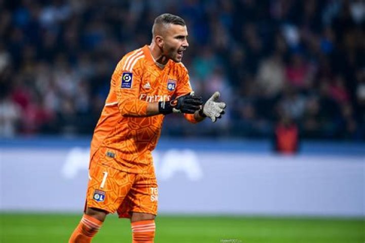&Eacute;verton Lopes