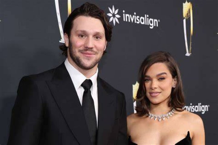 Hailee Steinfeld Bio, Boyfriend, Net Worth, Parents and Ethnicity
