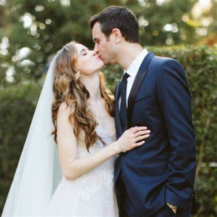 Hayes Robbins, Danielle Panabaker's Husband