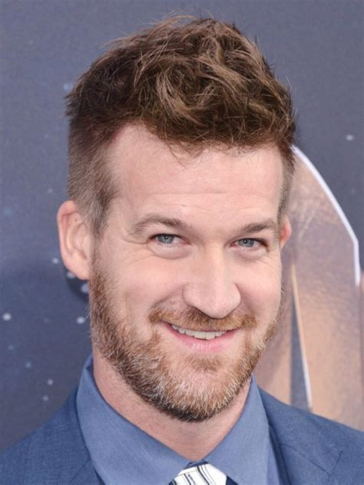 Kenneth Mitchell Net Worth, Age, Height, Bio, Birthday, Wiki!
