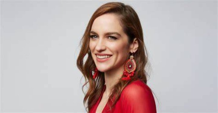 Melanie-Scrofano Melanie Scrofano Bio, Dating, Married, Boyfriend, Husband, Baby