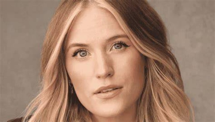Natalie McQueen Bio, Age, Net Worth, Profession