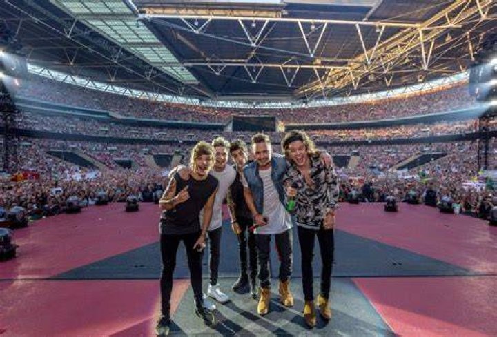 One Direction "Infinity" 4