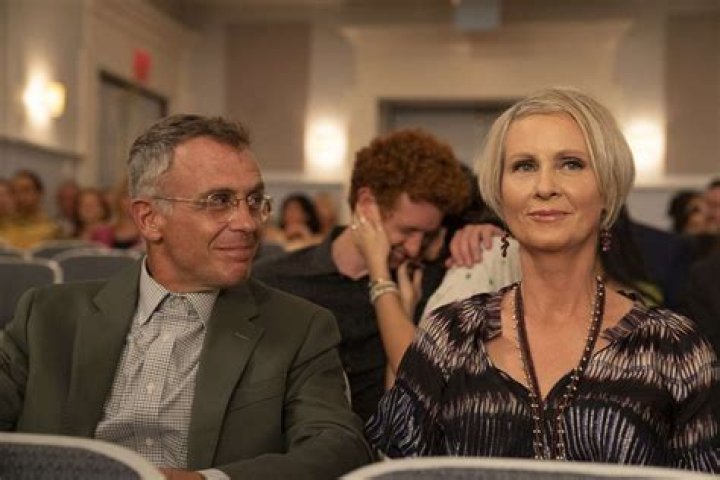 SATC: Is David Eigenberg Deaf? Hearing Aid & Speech Issues